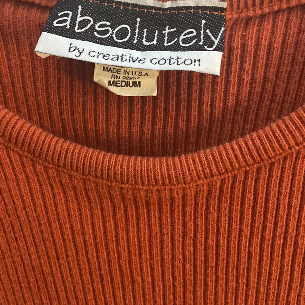 The Color Is More Rust Not Red Short Sleeve Vinta… - image 3